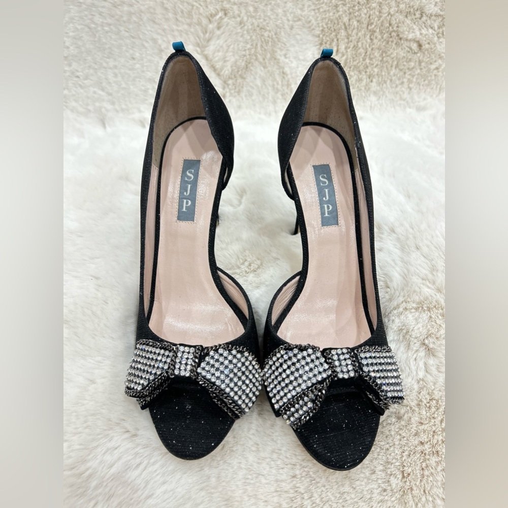 Stunning high heels 😍